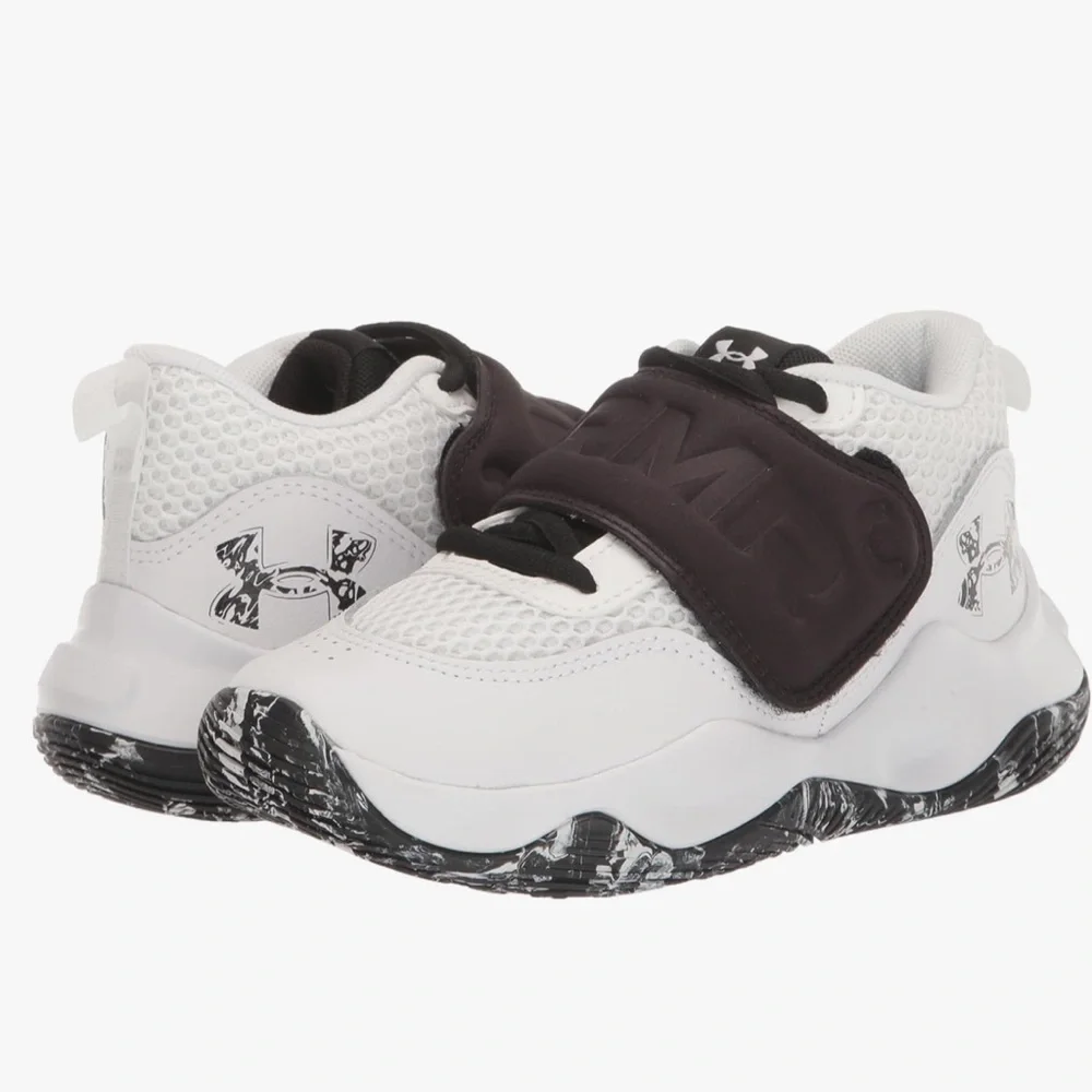 NEW Under Armour Kids' Zone Basketball 2 Basketball Shoes Boys size 2 Sneakers